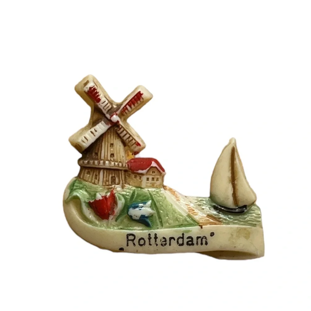 ✨ 3/$15 ✨Vintage Rotterdam Celluloid Pin